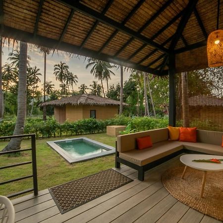 Suan Residence - Exotic And Contemporary Bungalows With Private Pool Чалоклам Экстерьер фото